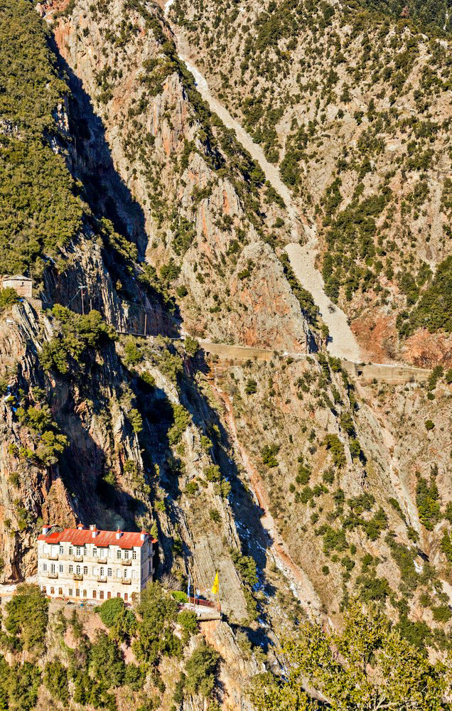 Μοναστήρι Προυσσού Καρπενήσι, Mythica Chalet